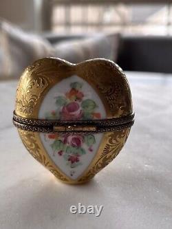Limoges Peint Main Incrusted Signed Heart Shaped Trinket Box