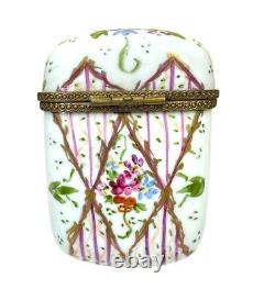 Limoges Peint Main Porcelain Hand Painted Box With Butterfly Closure Signed