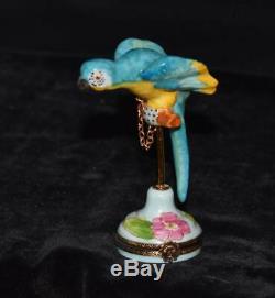 Limoges Peint Main Rochard Porcelain Hinged Trinket Box MACAWith PARROT ON STAND