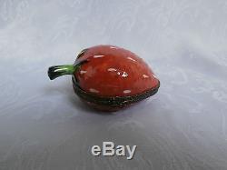Limoges Peint Main Strawberry Fruit Hinged Trinket Box With Bee Clasp Rare Piece