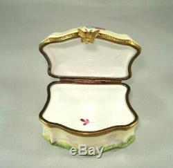 Limoges Trinket Box Peint Main GV Lovely Shape, Butterfly & 3D Roses