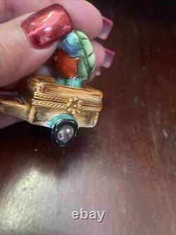 Limoges peint main trinket box rabbit easter car pulling tailer cart Withturtle