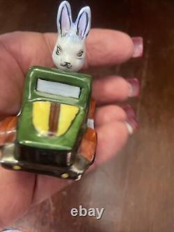 Limoges peint main trinket box rabbit easter car pulling tailer cart Withturtle