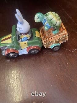 Limoges peint main trinket box rabbit easter car pulling tailer cart Withturtle