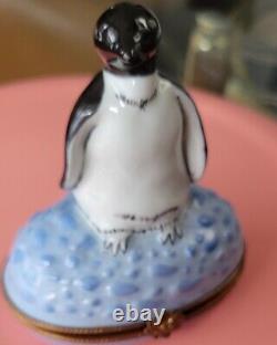Limoges trinket box peint main Penguin on ice