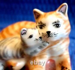 Mother Cat & Kitten Peint Main Limoges France GR Trinket Box NM Mint