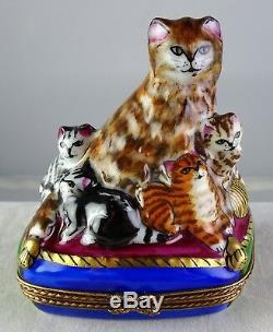 Mother Cat with Litter Peint Main Limoges Collectible Porcelain Trinket Box