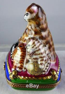 Mother Cat with Litter Peint Main Limoges Collectible Porcelain Trinket Box