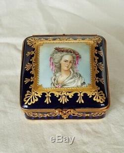 Paris Portrait Medaillon Jewellery Trinket box of porcelain