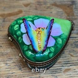 Parry-Vieille PV Limoges Butterfly On Flower Spring Heart Trinket Box Peint Main