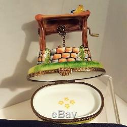 Peint Main Limoges Chanille Wishing Well Yellow Bird Flowers Trinket Box