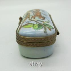 Peint Main Limoges France Signed FV SQUIRREL & Squirrel Clasp Trinket box MINT