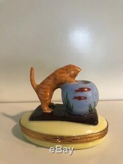 Peint Main Limoges France porcelain snuff trinket box 2.25 Lunch Time for Kitty