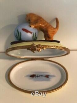 Peint Main Limoges France porcelain snuff trinket box 2.25 Lunch Time for Kitty