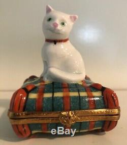 Peint Main Limoges France porcelain snuff trinket box 2.75 White Cat