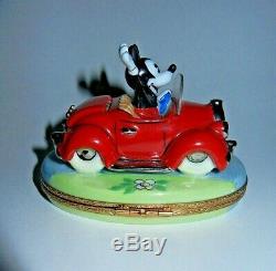 Rare Artoria Peint Main Disney Mickey Mouse In A Red Car Limoges Trinket Box