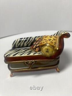 SINCLAIR PEINT MAIN LIMOGES TRINKET BOX-SMALL BENCH w PILLOWS-UNIQUE LOOK-FRANCE