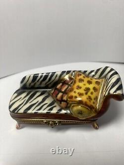 SINCLAIR PEINT MAIN LIMOGES TRINKET BOX-SMALL BENCH w PILLOWS-UNIQUE LOOK-FRANCE