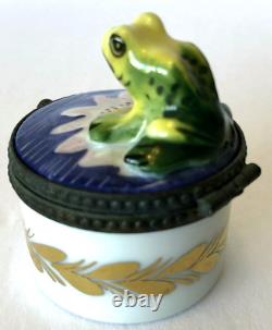 SMALL FROG ON A LILYPAD? LIMOGES, FRANCE? Peint Main, hand painted trinket box