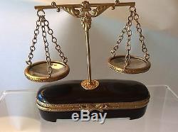 Scale. Of Justice. Limoges Trinket Box, Peint Main France