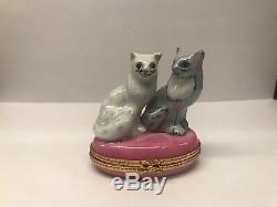 TIFFANY & Co. Rare Peint Main France LIMOGES Cuddle Cats enamel Trinket/Pill Box