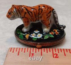 Tiger Floral Box Limoges France Trinket Box Peint main (Hand-Painted) Rare