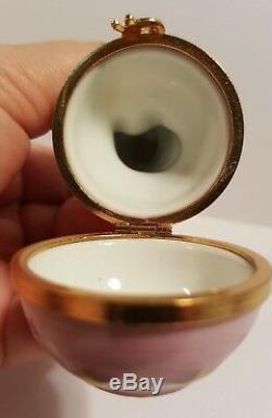 VTG NEW IN BOX FRENCH LIMOGES HAND MADE TRINKET BOX CAT SIT IN A BALL With COA