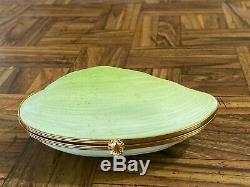 Vintage Green Clamshell CHAMART Limoges France JEWELRY Box Gold Clasp Peint Main