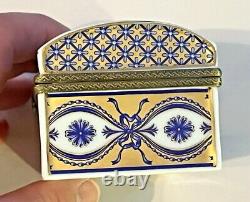 Vintage Hand Painted Hinged Limoges French Porcelain Trinket Box