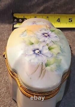 Vintage Limoges Dresser Box Hand Painted Gold Trim with Wreath Hasp