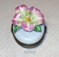Vintage Limoges France Peint Main Porcelain Flower Bee Figural Trinket Pill Box