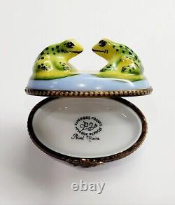 Vintage Limoges Peint Main Marque Deposee France Trinket Box Frogs on Lilly Pad