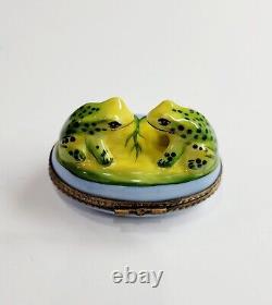 Vintage Limoges Peint Main Marque Deposee France Trinket Box Frogs on Lilly Pad