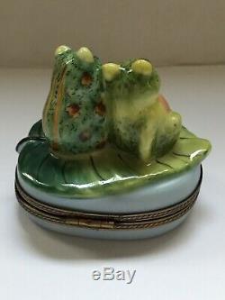 Vintage Peint Main LIMOGES France 2 FROGS ON A LILY PAD Hinged Trinket Box