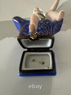 Vintage RARE Limoges France Angel Hinged Trinket Box 22k Gold Peint Main MINT