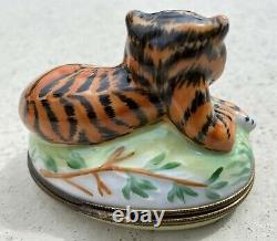 Vintage Resting Bengal Tiger LIMOGES Peint Main Box Signed Clasp FRANCE No. 38
