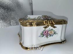 Vintage porcelain Imperia Limoges France Powder/ Trinket box With 22K Gold Trim