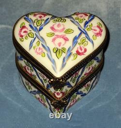 Vtg Limoges peint main porcelain trinket / ring box, Double Heart w pink roses