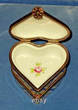 Vtg Limoges peint main porcelain trinket / ring box, Double Heart w pink roses