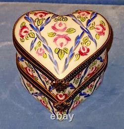 Vtg Limoges peint main porcelain trinket / ring box, Double Heart w pink roses