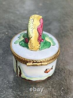 Vtg RARE Limoges Frog on Lilly Pad 51/1000 Hand Painted Peint Main Trinket Box